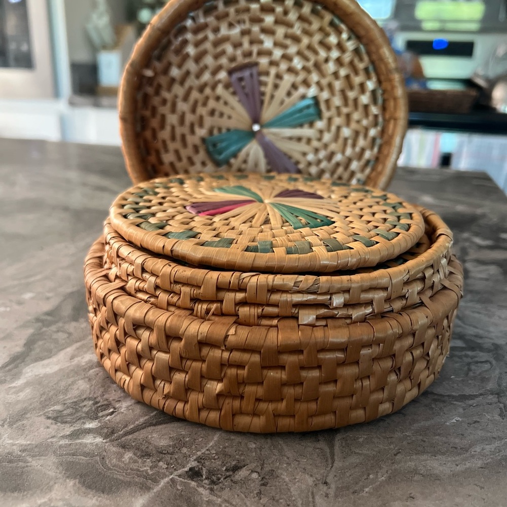 Seagass woven trivet set-Boho southwest green and red. 6 trivets w/cute basket